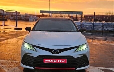 Toyota Camry, 2022 год, 3 000 000 рублей, 1 фотография