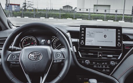 Toyota Camry, 2022 год, 3 000 000 рублей, 2 фотография