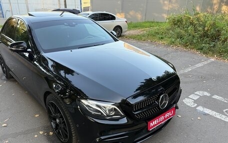 Mercedes-Benz E-Класс, 2020 год, 4 300 000 рублей, 1 фотография