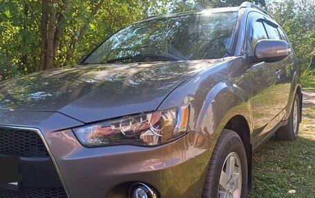 Mitsubishi Outlander III рестайлинг 3, 2011 год, 1 800 000 рублей, 2 фотография