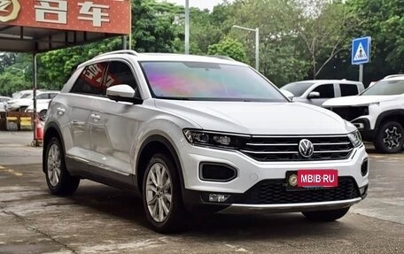 Volkswagen T-Roc I, 2022 год, 1 230 555 рублей, 2 фотография