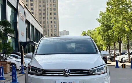 Volkswagen Touran III, 2022 год, 1 690 555 рублей, 5 фотография