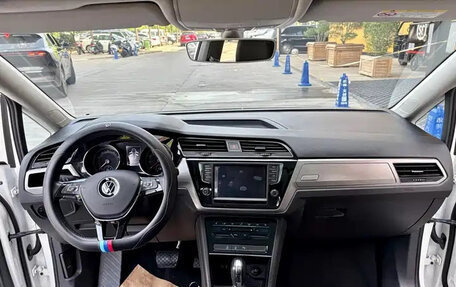 Volkswagen Touran III, 2022 год, 1 690 555 рублей, 6 фотография