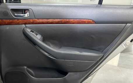 Toyota Avensis III рестайлинг, 2003 год, 650 000 рублей, 15 фотография