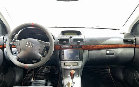 Toyota Avensis III рестайлинг, 2003 год, 650 000 рублей, 21 фотография
