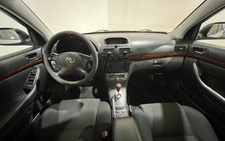 Toyota Avensis III рестайлинг, 2003 год, 650 000 рублей, 20 фотография