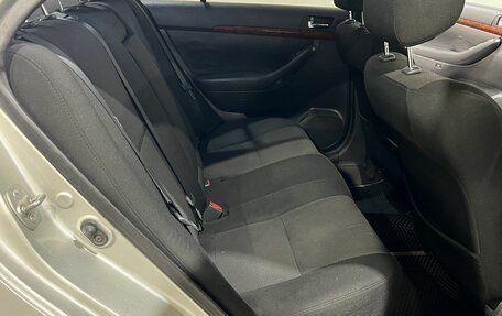 Toyota Avensis III рестайлинг, 2003 год, 650 000 рублей, 17 фотография