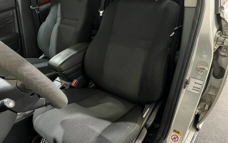 Toyota Avensis III рестайлинг, 2003 год, 650 000 рублей, 24 фотография