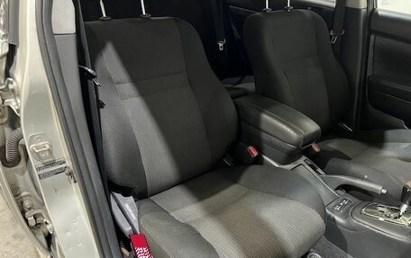 Toyota Avensis III рестайлинг, 2003 год, 650 000 рублей, 23 фотография