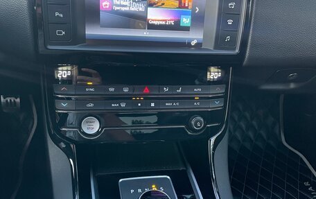 Jaguar XE I рестайлинг, 2015 год, 1 850 000 рублей, 12 фотография