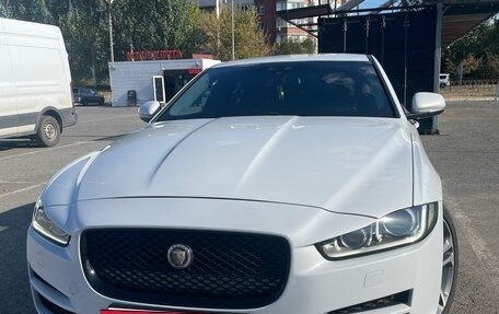 Jaguar XE I рестайлинг, 2015 год, 1 850 000 рублей, 22 фотография