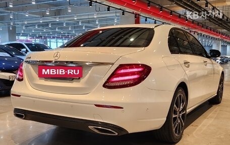 Mercedes-Benz E-Класс, 2022 год, 2 780 000 рублей, 4 фотография