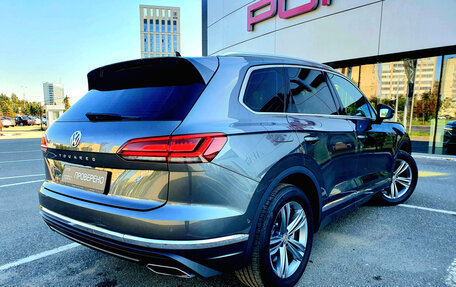 Volkswagen Touareg III, 2018 год, 4 391 000 рублей, 5 фотография
