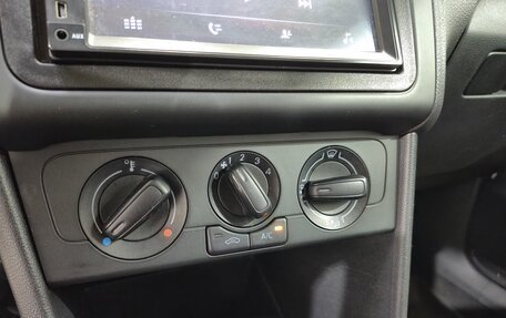 Volkswagen Polo VI (EU Market), 2015 год, 940 000 рублей, 18 фотография