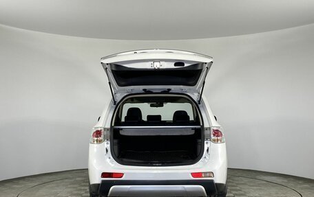 Mitsubishi Outlander III рестайлинг 3, 2012 год, 1 369 000 рублей, 9 фотография