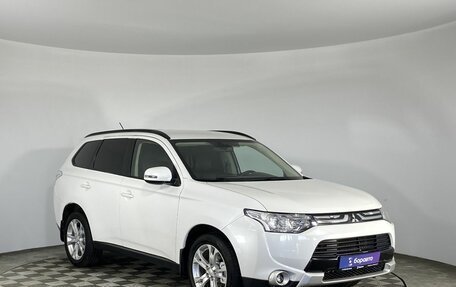 Mitsubishi Outlander III рестайлинг 3, 2012 год, 1 369 000 рублей, 2 фотография