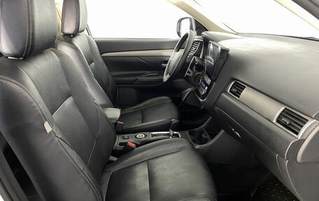 Mitsubishi Outlander III рестайлинг 3, 2012 год, 1 369 000 рублей, 13 фотография