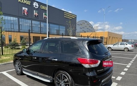 Nissan Pathfinder, 2015 год, 1 950 000 рублей, 12 фотография