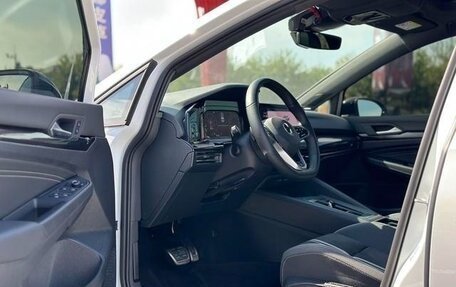 Volkswagen Golf VIII, 2021 год, 1 700 000 рублей, 10 фотография