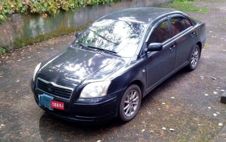 Toyota Avensis III рестайлинг, 2004 год, 735 000 рублей, 1 фотография