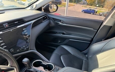 Toyota Camry, 2019 год, 2 700 000 рублей, 9 фотография