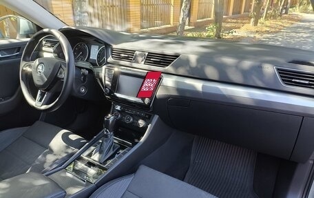 Skoda Superb III рестайлинг, 2015 год, 1 690 000 рублей, 18 фотография