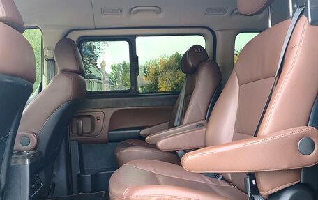 Hyundai Grand Starex Grand Starex I рестайлинг 2, 2018 год, 3 750 000 рублей, 12 фотография