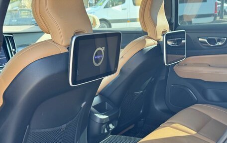 Volvo V60 Cross Country II, 2019 год, 2 850 000 рублей, 10 фотография