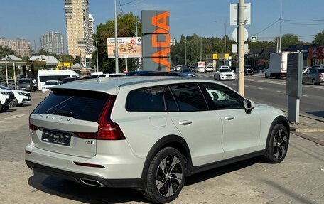 Volvo V60 Cross Country II, 2019 год, 2 850 000 рублей, 19 фотография