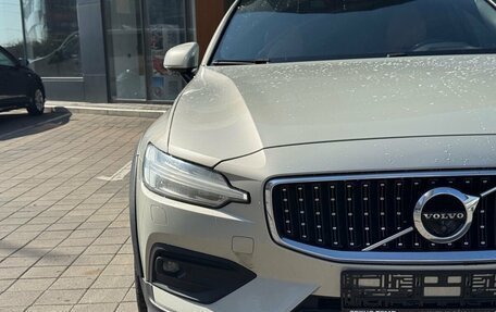 Volvo V60 Cross Country II, 2019 год, 2 850 000 рублей, 20 фотография