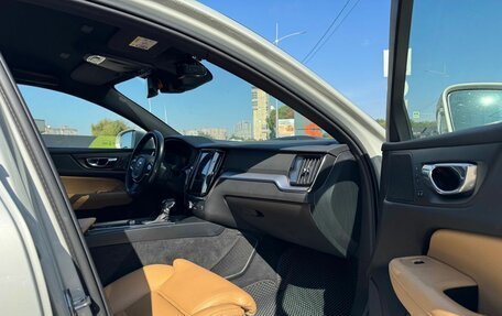 Volvo V60 Cross Country II, 2019 год, 2 850 000 рублей, 22 фотография