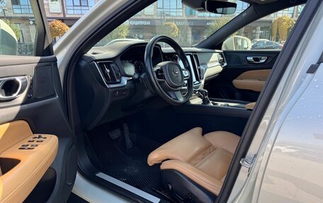 Volvo V60 Cross Country II, 2019 год, 2 850 000 рублей, 21 фотография