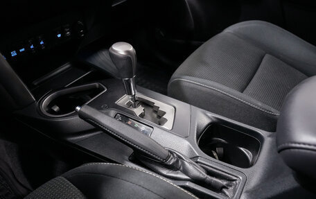 Toyota RAV4, 2018 год, 2 500 000 рублей, 13 фотография