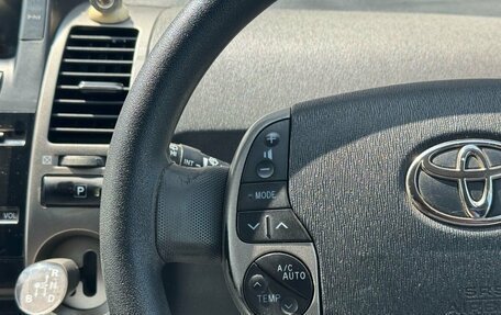 Toyota Prius, 2010 год, 835 000 рублей, 13 фотография