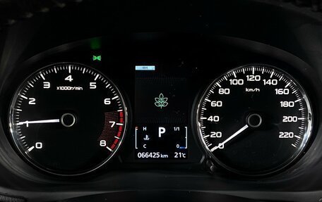 Mitsubishi Pajero Sport III рестайлинг, 2017 год, 3 010 000 рублей, 13 фотография