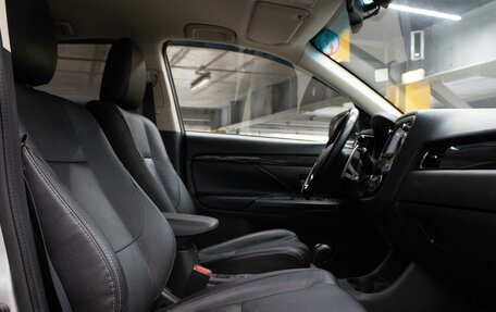 Mitsubishi Outlander III рестайлинг 3, 2015 год, 1 679 000 рублей, 12 фотография