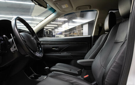 Mitsubishi Outlander III рестайлинг 3, 2015 год, 1 679 000 рублей, 11 фотография