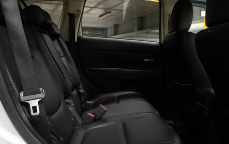 Mitsubishi Outlander III рестайлинг 3, 2015 год, 1 679 000 рублей, 14 фотография