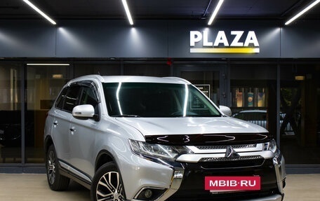 Mitsubishi Outlander III рестайлинг 3, 2015 год, 1 679 000 рублей, 2 фотография