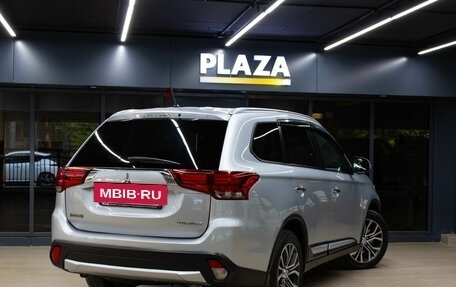 Mitsubishi Outlander III рестайлинг 3, 2015 год, 1 679 000 рублей, 4 фотография