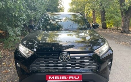Toyota RAV4, 2019 год, 2 750 000 рублей, 2 фотография