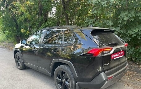 Toyota RAV4, 2019 год, 2 750 000 рублей, 5 фотография