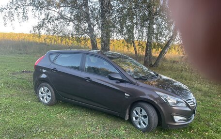 Hyundai Solaris II рестайлинг, 2015 год, 850 000 рублей, 2 фотография