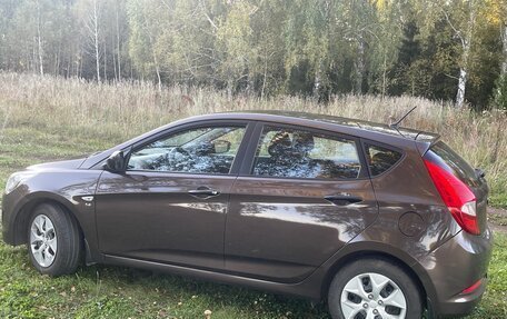 Hyundai Solaris II рестайлинг, 2015 год, 850 000 рублей, 5 фотография