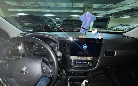 Mitsubishi Outlander III рестайлинг 3, 2018 год, 1 550 000 рублей, 10 фотография