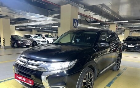 Mitsubishi Outlander III рестайлинг 3, 2018 год, 1 550 000 рублей, 3 фотография