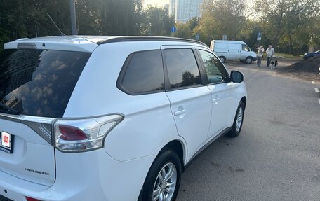 Mitsubishi Outlander III рестайлинг 3, 2012 год, 970 000 рублей, 4 фотография