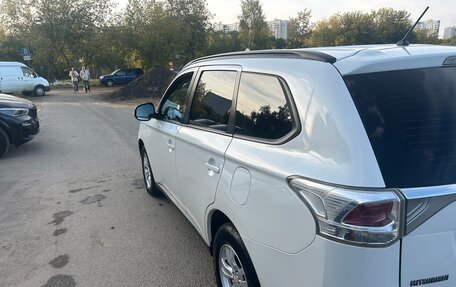 Mitsubishi Outlander III рестайлинг 3, 2012 год, 970 000 рублей, 3 фотография