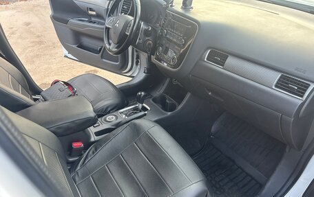 Mitsubishi Outlander III рестайлинг 3, 2012 год, 970 000 рублей, 11 фотография