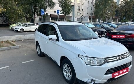 Mitsubishi Outlander III рестайлинг 3, 2012 год, 970 000 рублей, 2 фотография